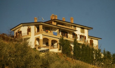 Dreifamilienhaus mit Garten und Grundstück