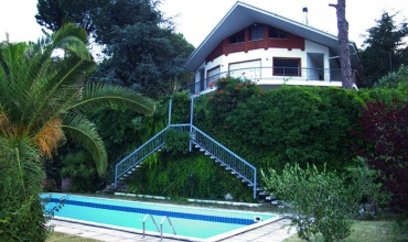 Villa mit Meerblick, Garten und Pool