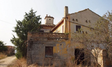 Landhaus zum Restaurieren mit Grundstück und Nebengebäude