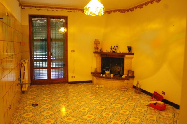 Villa mit Garten und Meer- und Bergblick in Atri kaufen