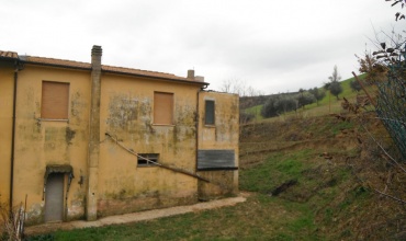 Haus zum Restaurieren mit Grundstück