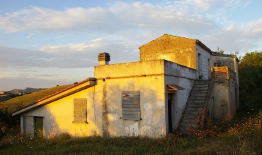 Landhaus zum Renovieren mit Grundstück