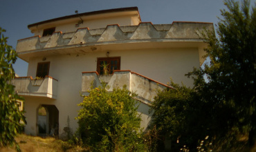 Herrliches Haus mit Terrassen, Garten und Garage