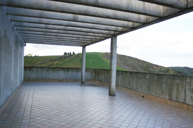Terrasse mit Blick auf die Hügel im Haus in Montefino