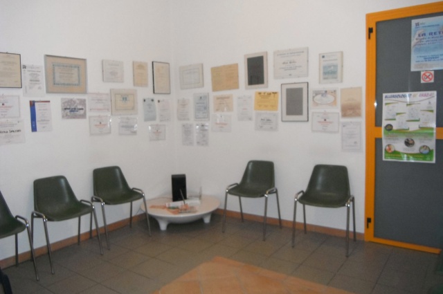 Wartezimmer in Arztpraxis in Montefino
