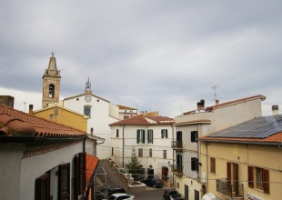 Wohnung in Castilenti zum Kauf mit Blick auf Hauptplatz und Kirche