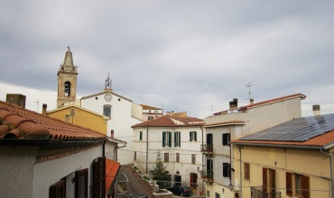 Wohnung in Castilenti zum Kauf mit Blick auf Hauptplatz und Kirche
