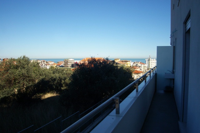 Balkon mit Meerblick von neuer Maisonette-Wohnung in Francavilla al Mare