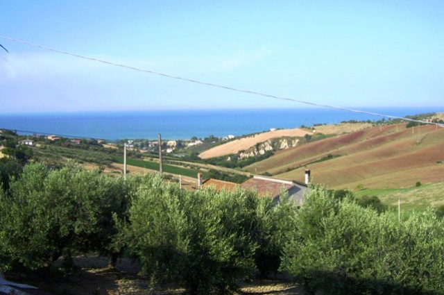 Blick auf Hügel und Meer von Landhaus zum Kauf in Roseto degli Abruzzi